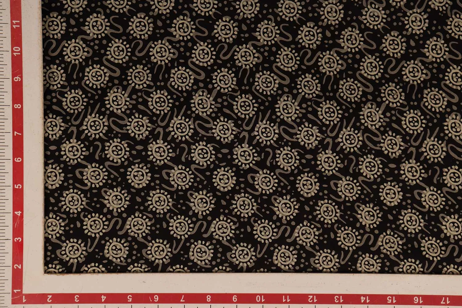 Precut Of 3 Meters Of Black & Ivory Printed Cotton Cambric Fabric