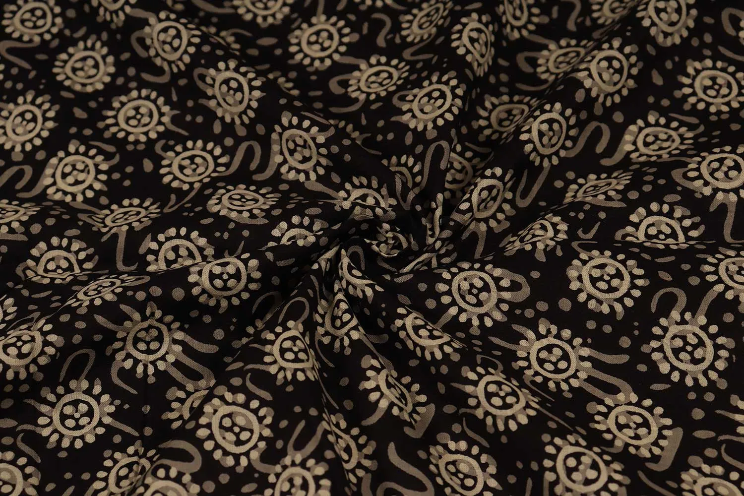 Precut Of 3 Meters Of Black & Ivory Printed Cotton Cambric Fabric